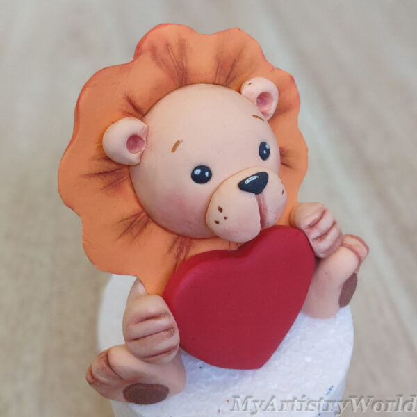 Lion with Heart cake topper