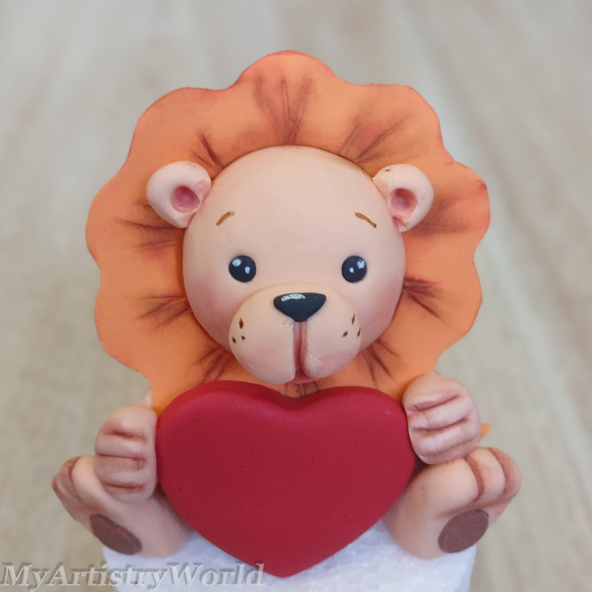 Lion with Heart cake topper