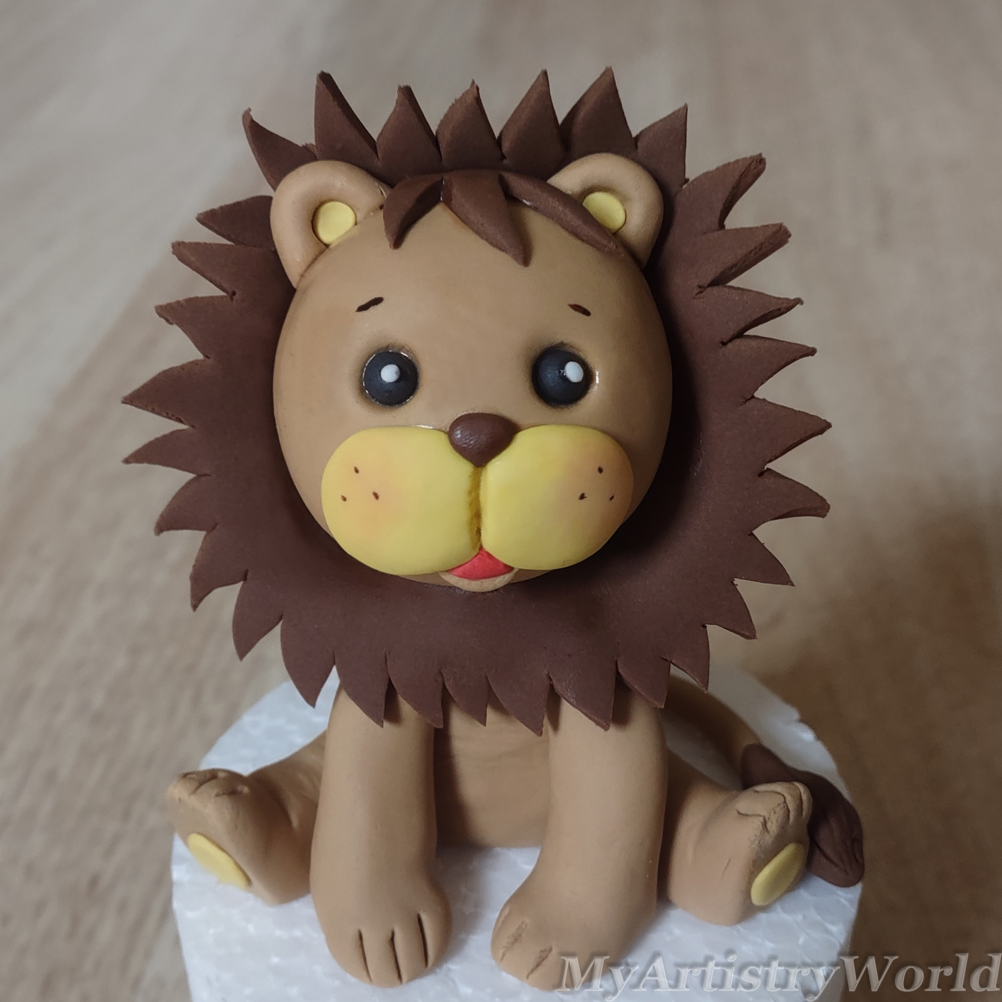 Lion cake topper