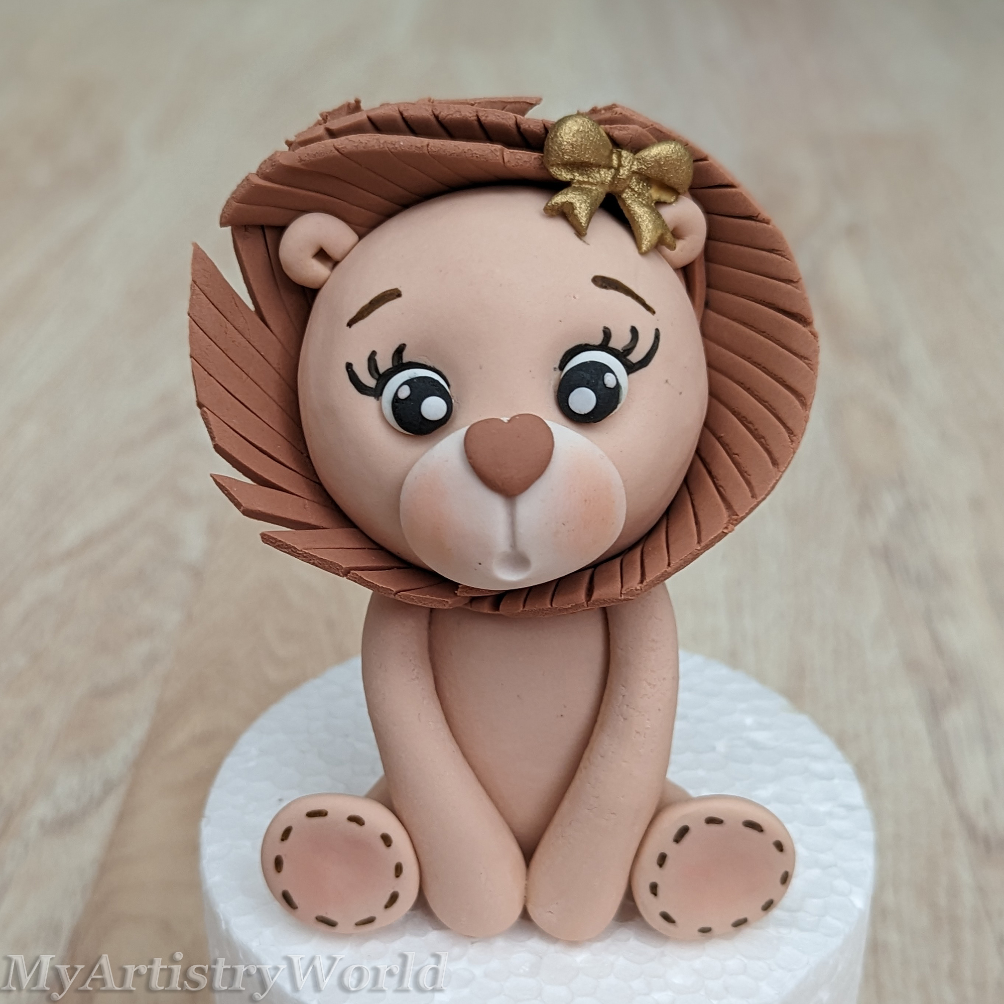 Lion cake topper